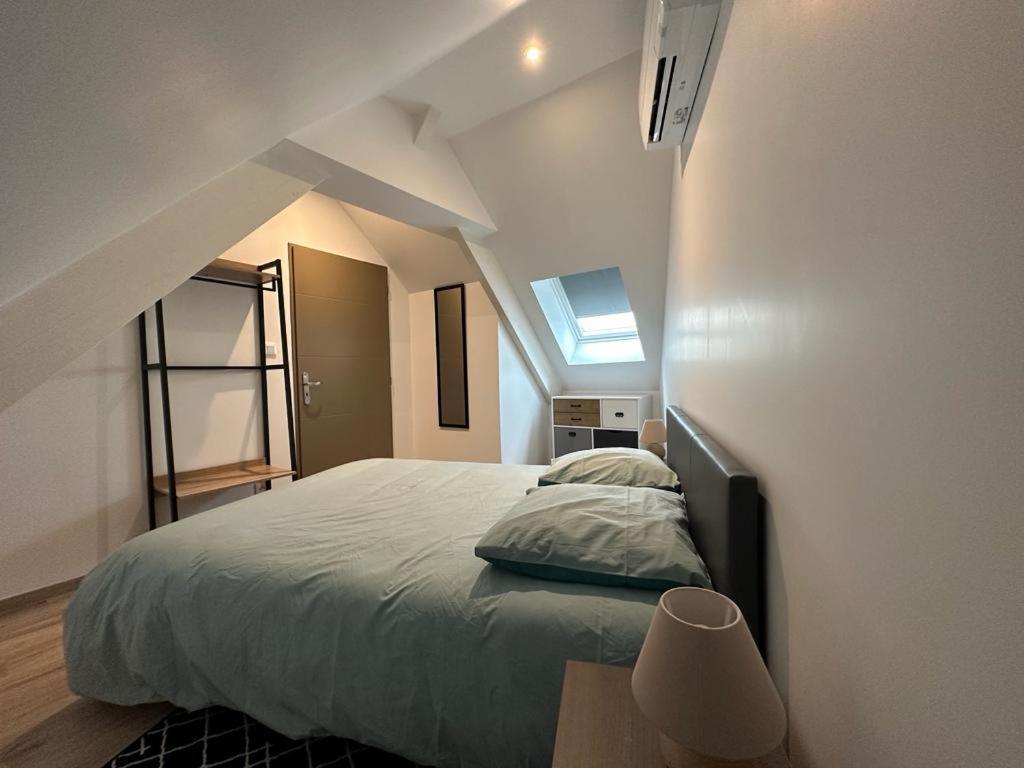 Spacious Flat Close To The Railway Station Troyes Szoba fotó